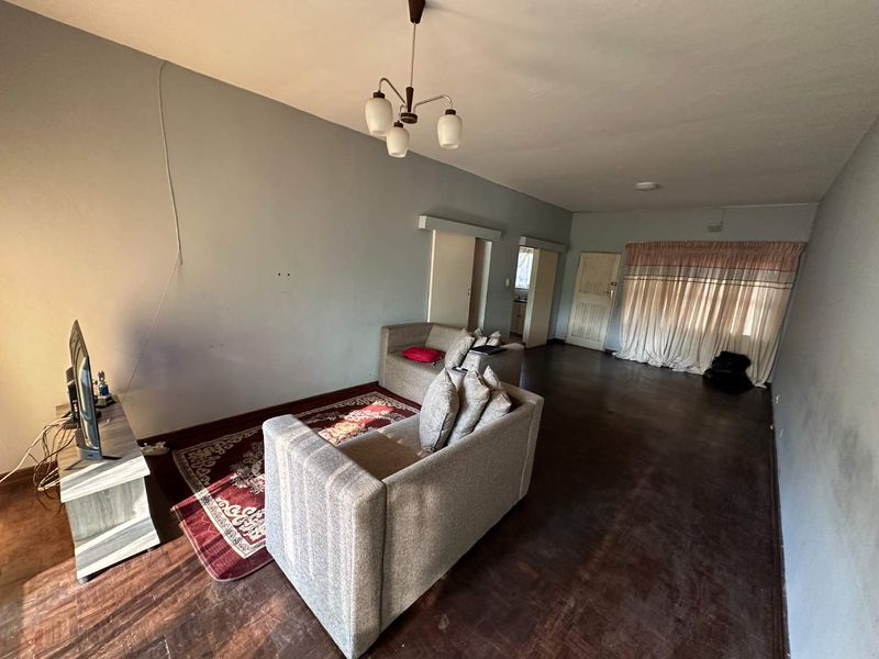 COZY GROUND FLOOR APARTMENT IN SECURE COMPLEX - Photo 4