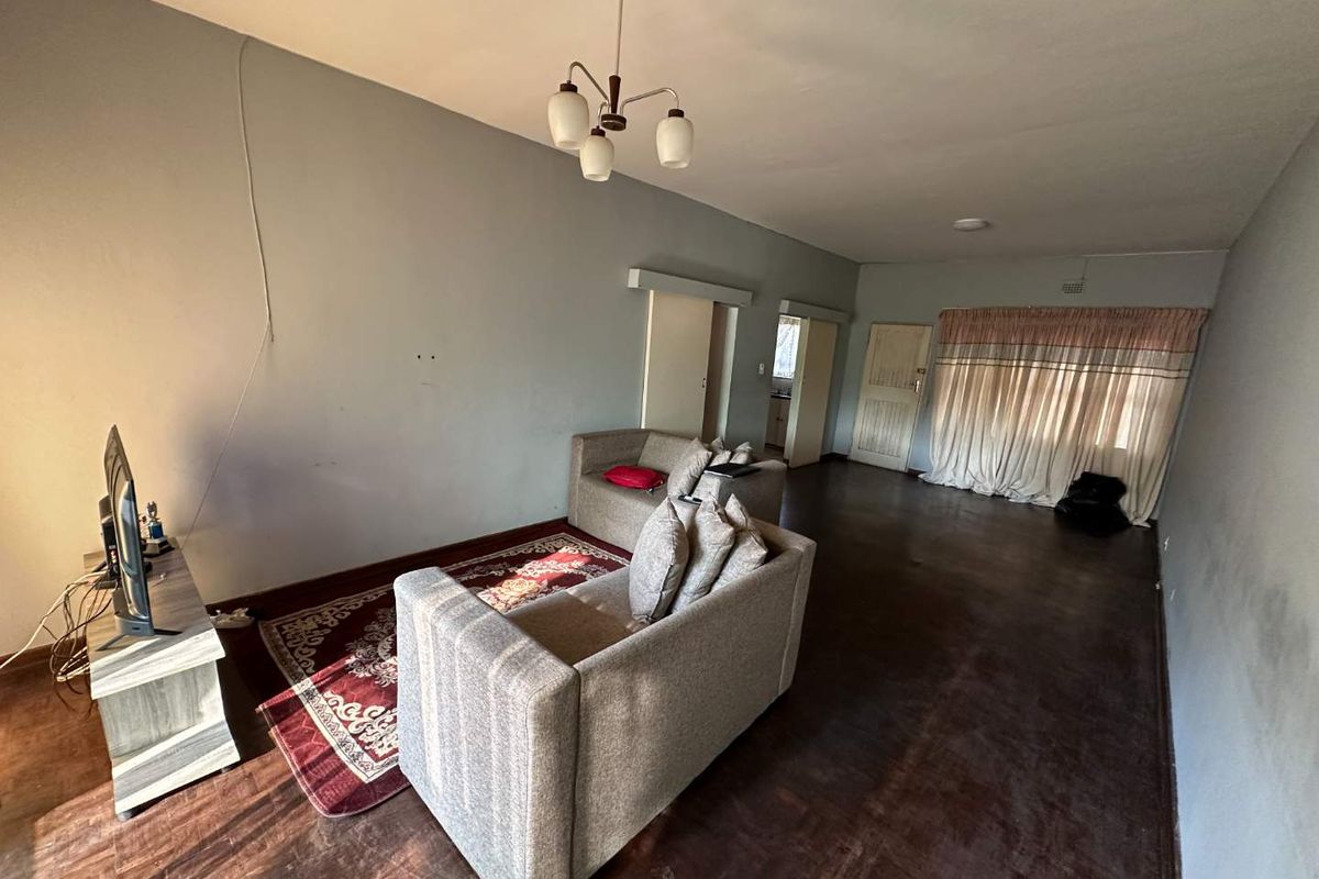 COZY GROUND FLOOR APARTMENT IN SECURE COMPLEX - Photo 4