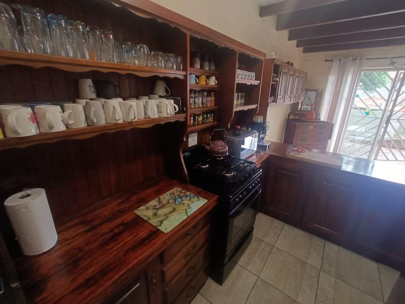 Lovely Unit for Sale in Hennopspark - Photo 3