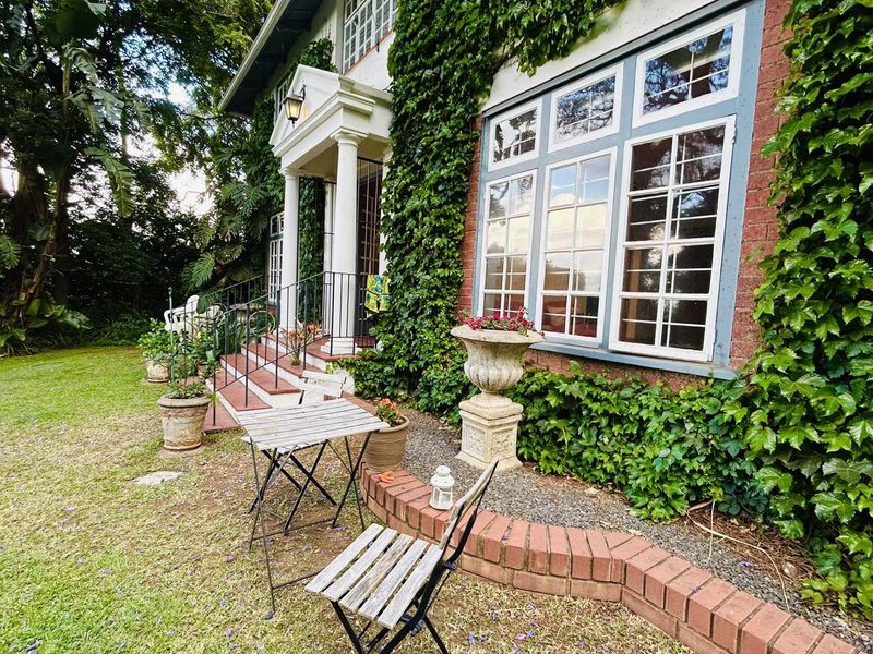 EXTRAORDINARY PROPERTY IN A SOUGHT AFTER BOOMED OFF AREA - Photo 4