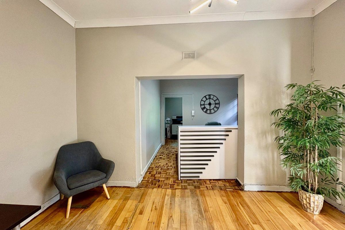 Versatile 4-Bedroom Home with Pool & Ample Parking - Photo 4