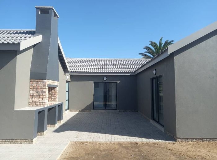 Property #2415163, House For Sale in Mile 4 Ext 1