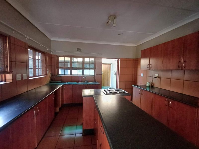 Spacious 4-Bedroom Home  in a Prime Location - Photo 6