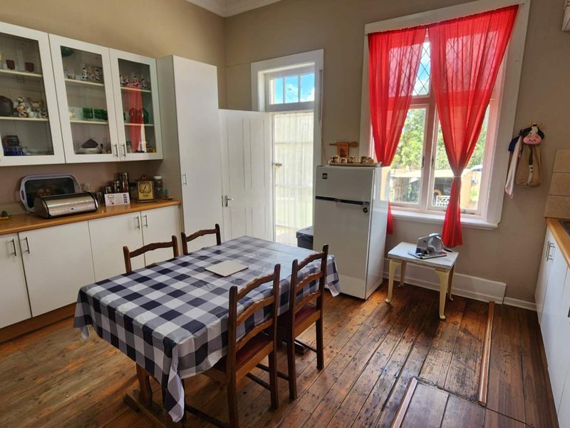 Epitome of Grace and Grandeur - Photo 7