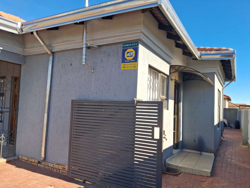 3 Bedroom House For Sale in Vanderbijlpark CE - Photo 2