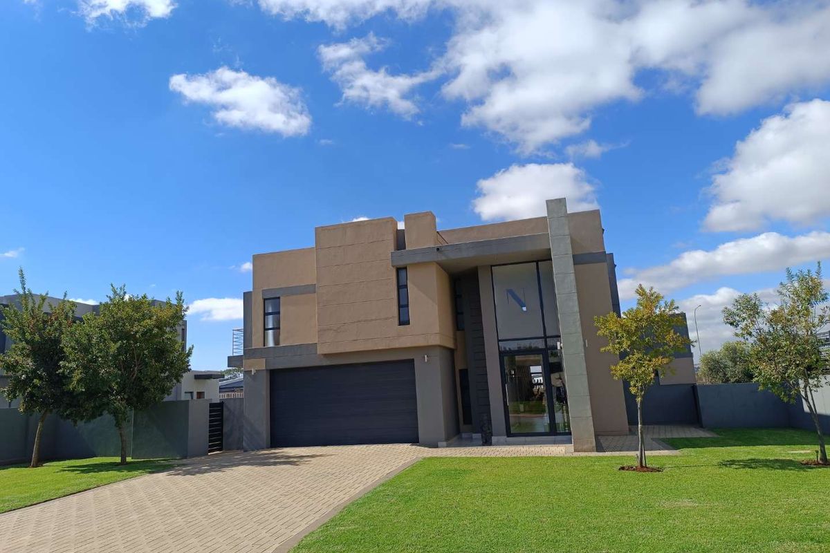 MIDSTREAM RIDGE - 4 BEDROOM HOUSE - Photo 2