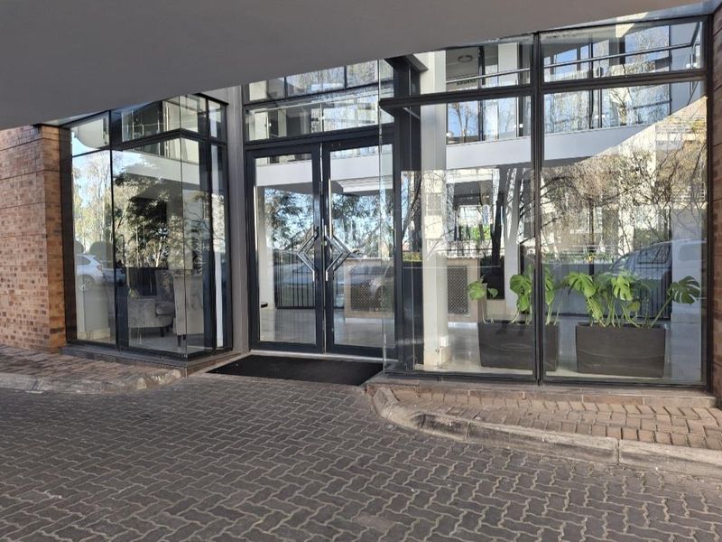 A BEAUTIFULLY FURNISHED TWO BEDROOM GARDEN APARTMENT - Photo 7