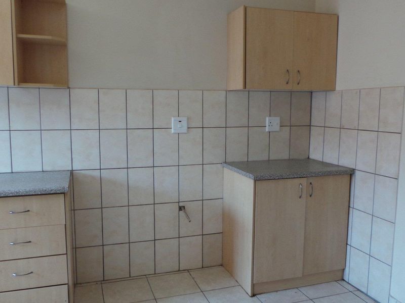 Block of Flats perfect for staff accommodation! - Photo 3