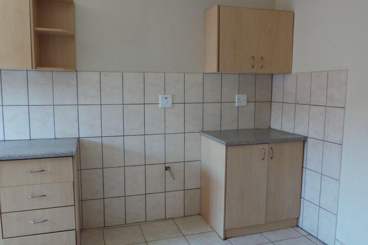 Block of Flats perfect for staff accommodation! - Photo 3