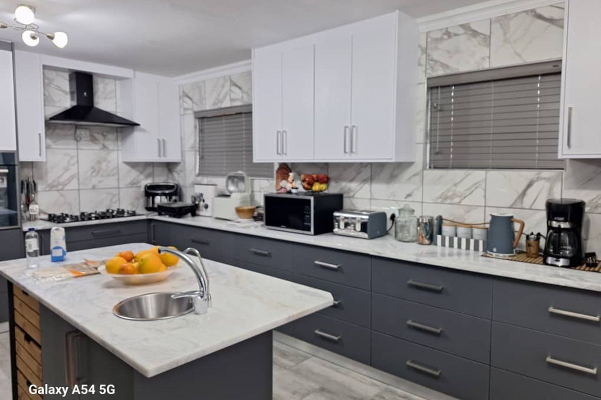 Stunning Home For Sale - Photo 4