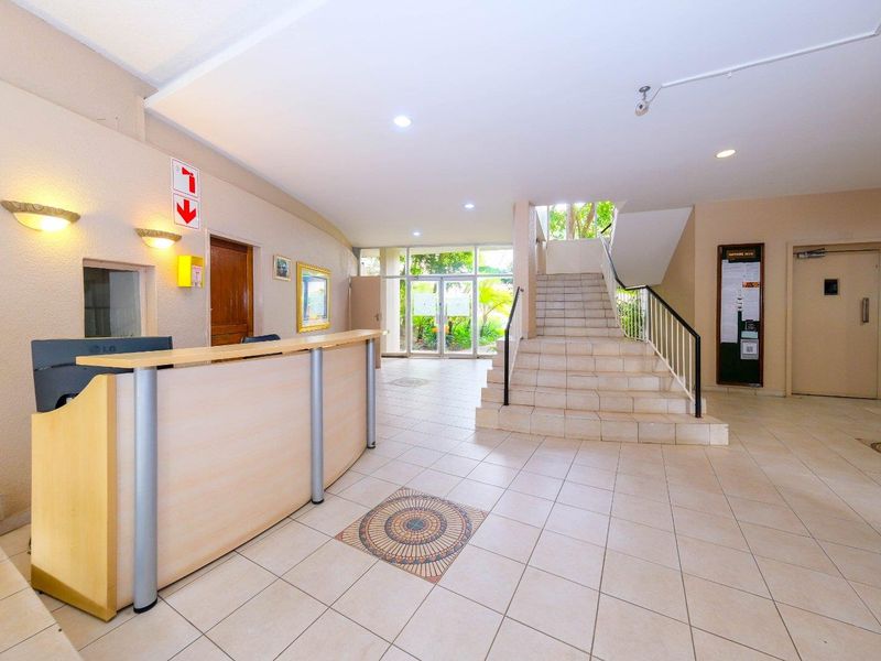 Empty & Urgent! Bachelor/Studio apartment. Available Now! - Photo 9