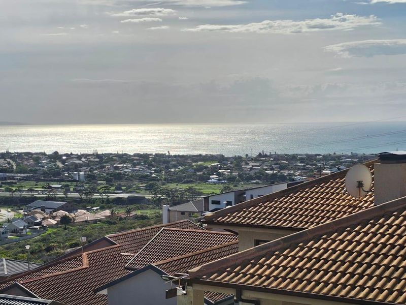 Exclusive Sole Mandate. North facing family home with sea view! - Photo 10