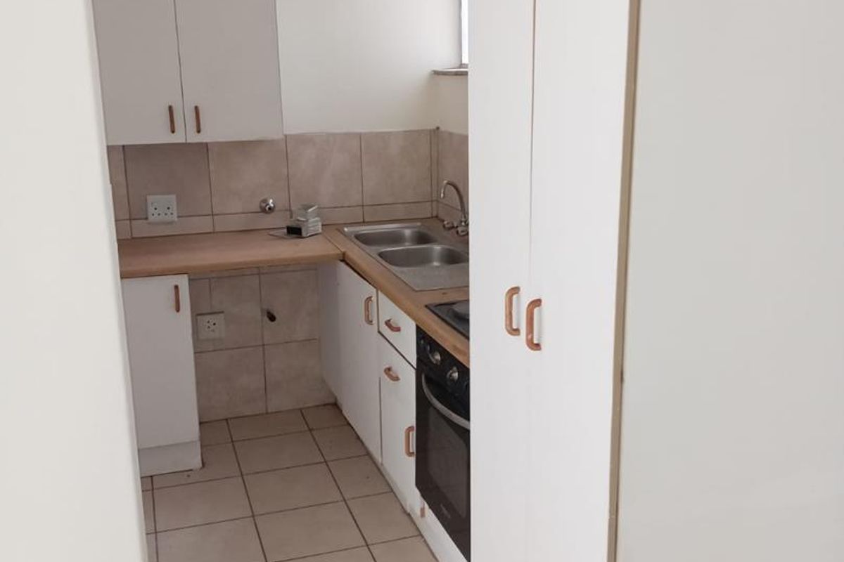 ONE BEDROOM FLAT AVAILABLE IN DASPOORT. - Photo 3