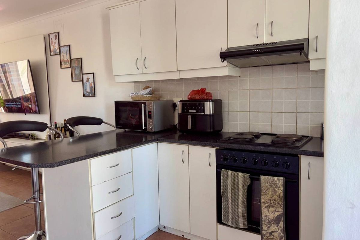 Spacious 2-Bedroom Apartment for Sale in Gordon’s Bay Golf Terraces - Photo 2