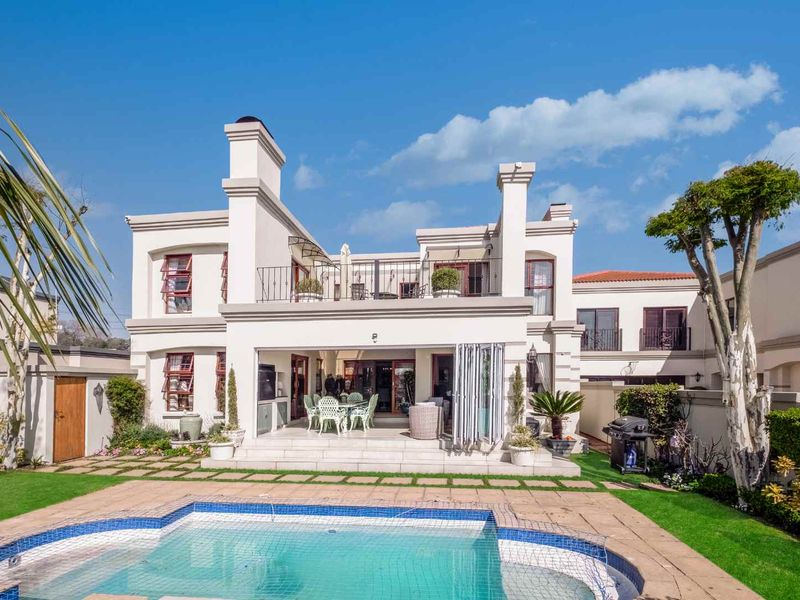 STRIKING AND SOPHISTICATED FAMILY HOME IN A SOUGHT AFTER QUIET AND SERENE LOCATION - Photo 10