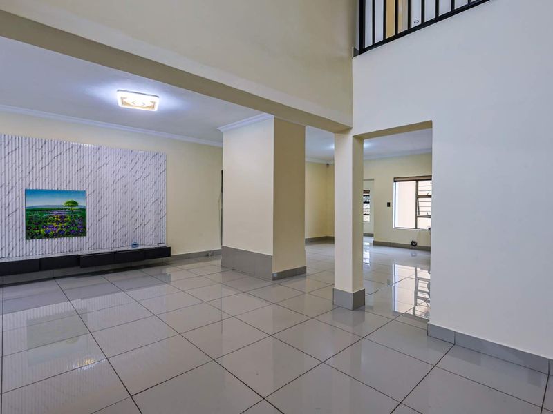 Well-Maintained 4 Bedroom Family Home in Secure Estate - Photo 2