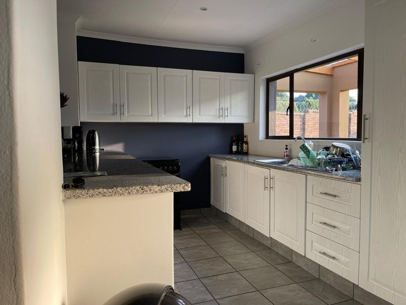 Spacious 1 Bedroom Cottage - Photo 4