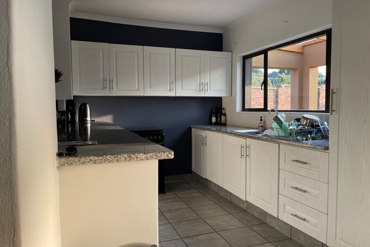 Spacious 1 Bedroom Cottage - Photo 4