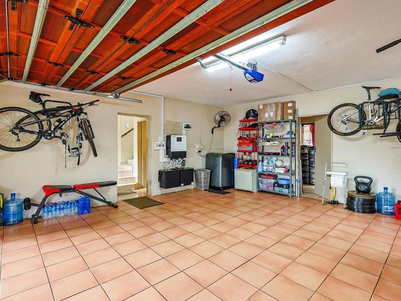 Ultimate Peace of Mind: Newly Painted, Move-In Ready House with Total Off-Grid Readiness - Photo 8