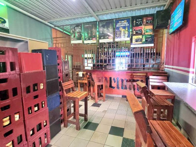 HOUSE & BAR FOR SALE IN HAKAHANA - Photo 8