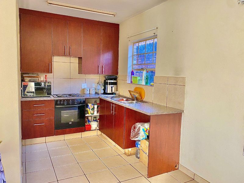 Charming Family Home in Secure Community - Photo 3