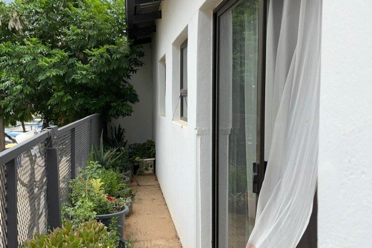 2-Bedroom Double Storey Freestanding House + 2 rooms outside( Income generating) - Photo 5