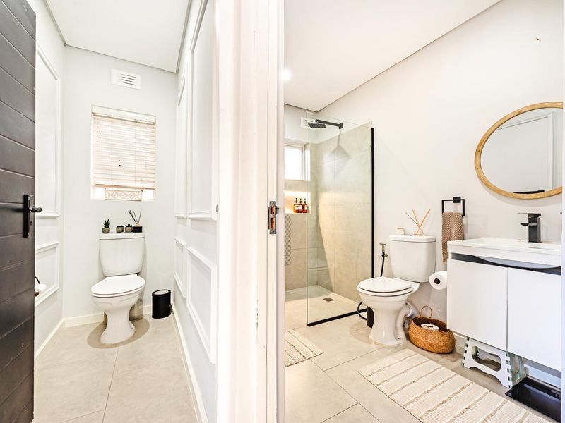 Contemporary Dual-Living Masterpiece with Exceptional Finishes & Work-From-Home Versatility - Photo 6