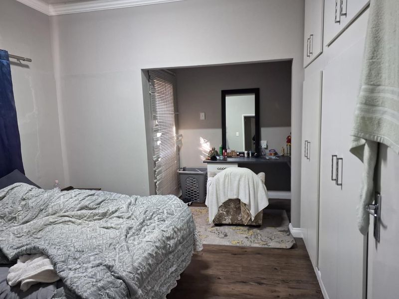 Profitable Business Opportunity: Guest House for Sale with Long Term Contracts - Photo 5