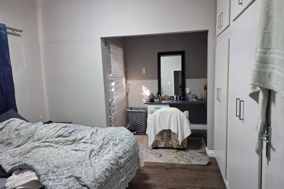 Profitable Business Opportunity: Guest House for Sale with Long Term Contracts - Photo 5
