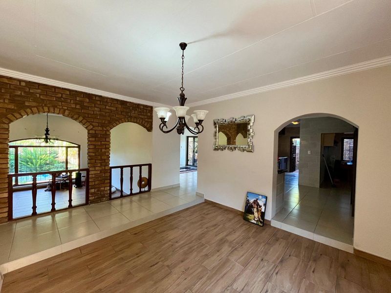 4 bedroom home with flatlet in boomed off area - Photo 6