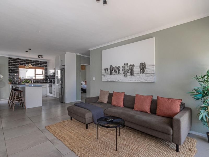 Luxury 2-Bedroom Garden Apartment with Passage Sea Views - Photo 10