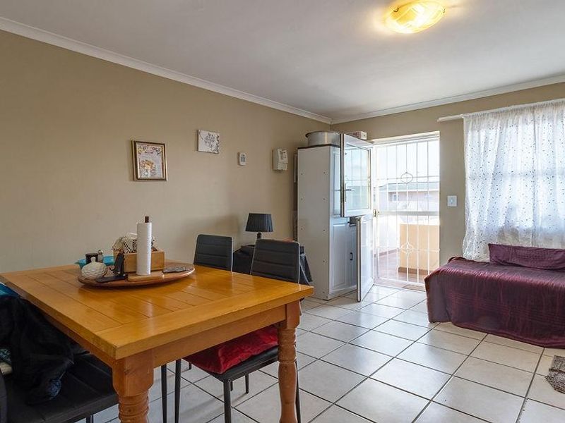 Neat 1 Bedroom Apartment For Sale In Bothasig - Photo 6