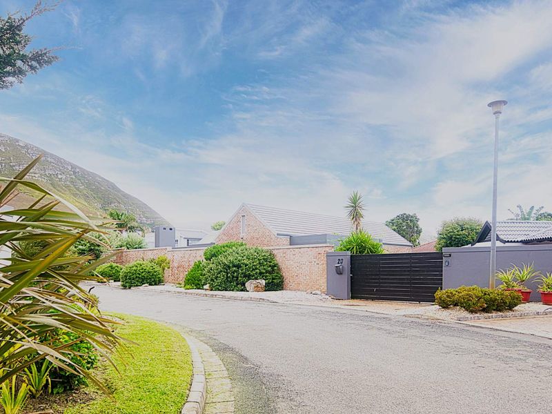 LARGE RESIDENTIAL HOME FOR SALE - Photo 1