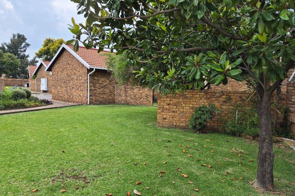 Stunning pet friendly townhouse - Photo 2