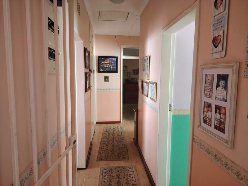 4 bedroom 2 bathrrom house with 2 bedroom Cottage in enclosed area in Nimrod Park - Photo 10