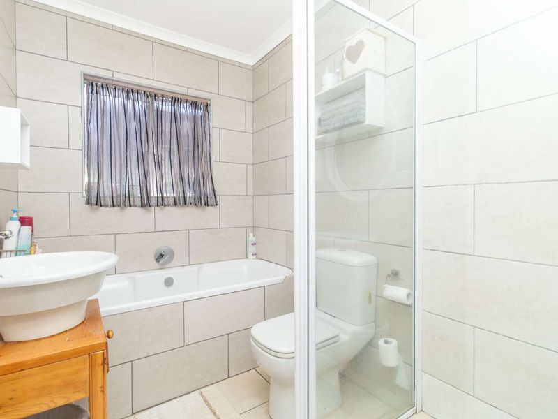 Perfect Work-From-Home Haven with Loft & Garden! - Photo 10