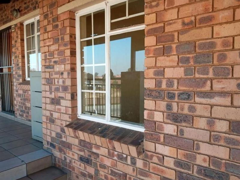 2 Bedroom Apartment for Sale in Pebble Falls - Photo 2