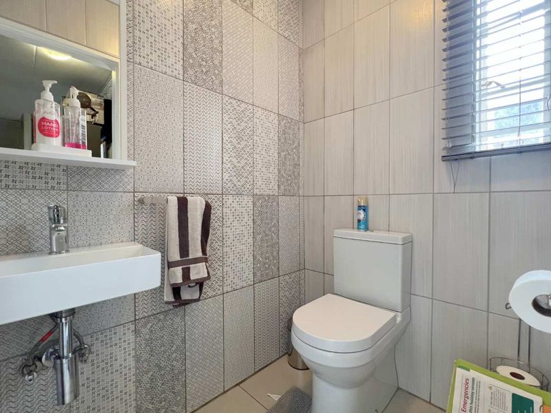 Three Bedroom townhouse in Annlin - Photo 9