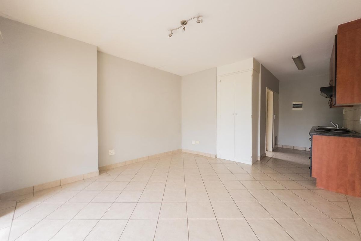 Stunning Bachelor Unit For Rent in Oukraal Boulevard, The Meadows! - Photo 4