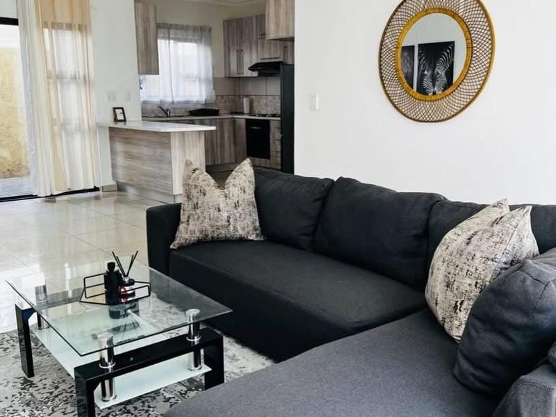 🏡 TO LET | ACADEMIA EXT 1 – FULLY FURNISHED TOWNHOUSE 🏡 - Photo 3