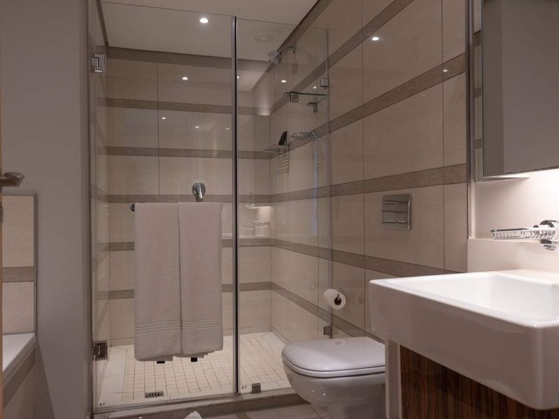 Where skyline views, modern luxury, and amenities seamlessly merge. - Photo 9