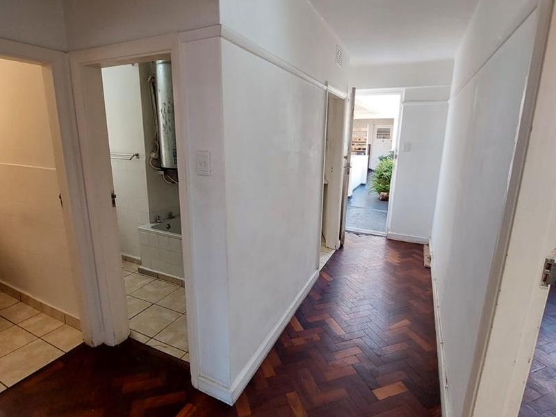 Unfurnished 3-Bedroom Apartment To Rent in Long Street! - Photo 8