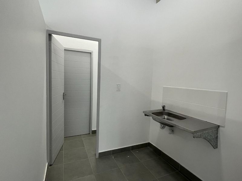 Modern Warehouse / Light Industrial Unit To Let – Innovation Park, Glen Anil - Photo 10