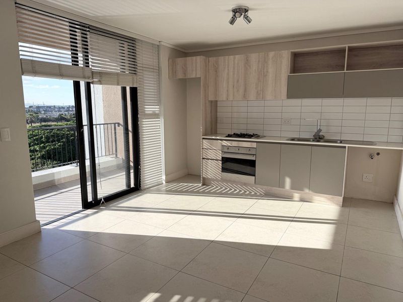 Spacious Apartment In Popular Waters Edge - Photo 3