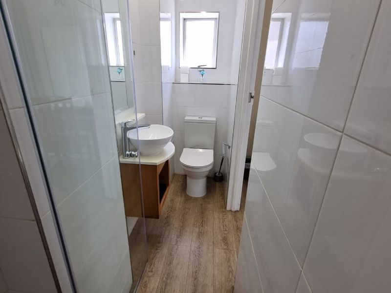 The Oceanic fully fitted and furnished sea facing apartment! - Photo 10