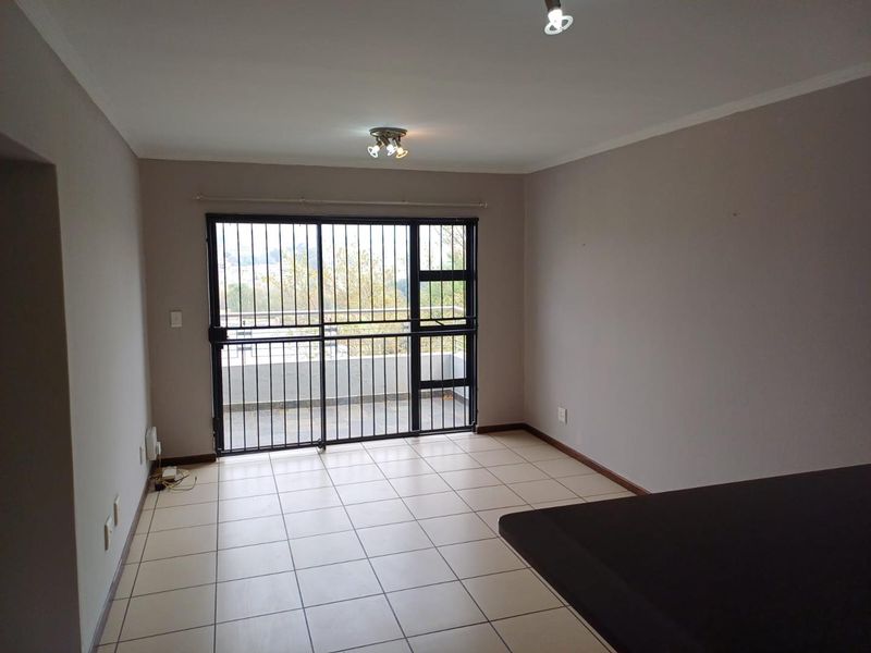 Top Floor 2 Bed 2 Bath Apartment for sale in Jackal Creek Golf Estate - Photo 3