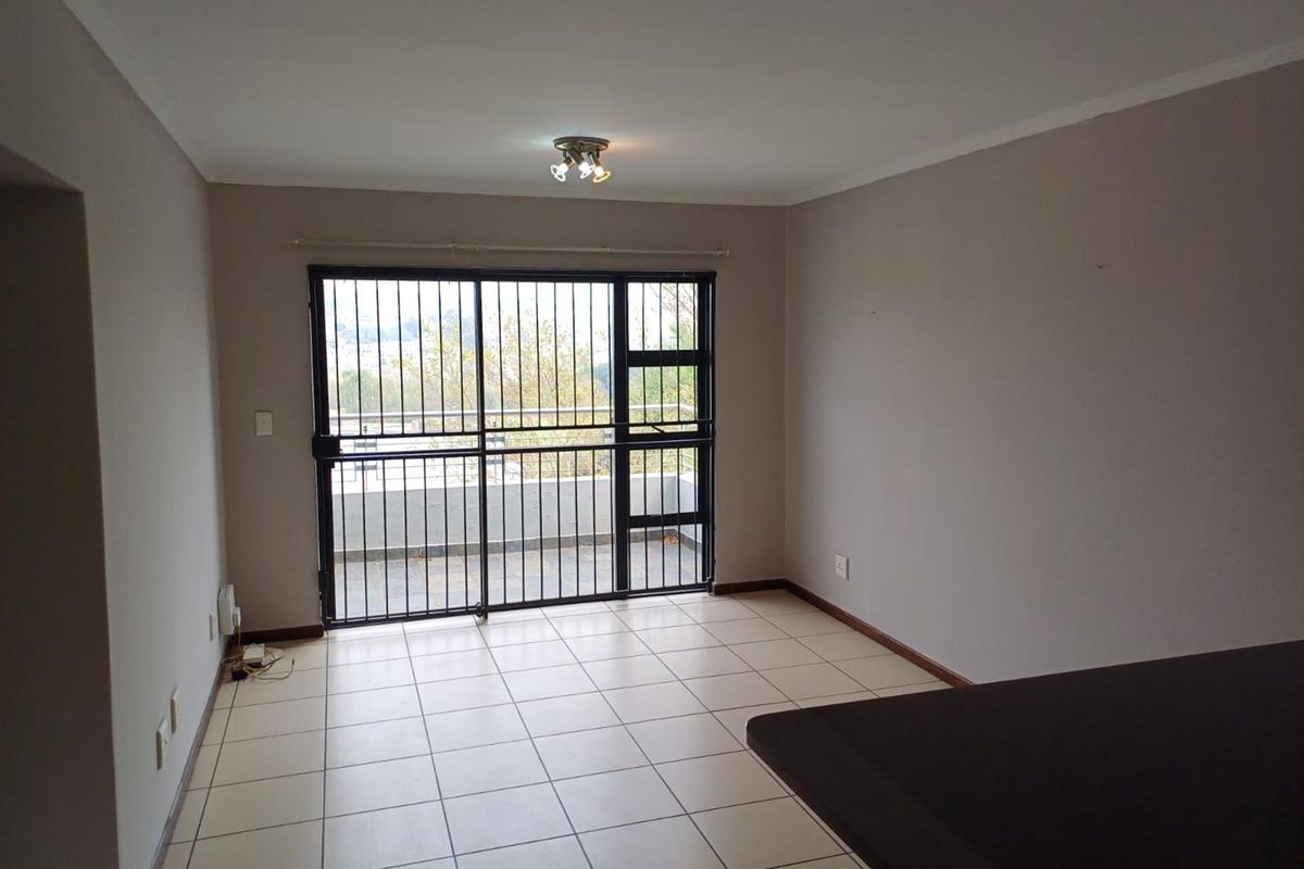 Top Floor 2 Bed 2 Bath Apartment for sale in Jackal Creek Golf Estate - Photo 3