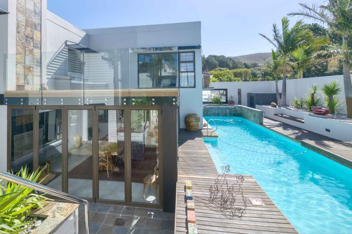 LIFESTYLE LIVING - Photo 2