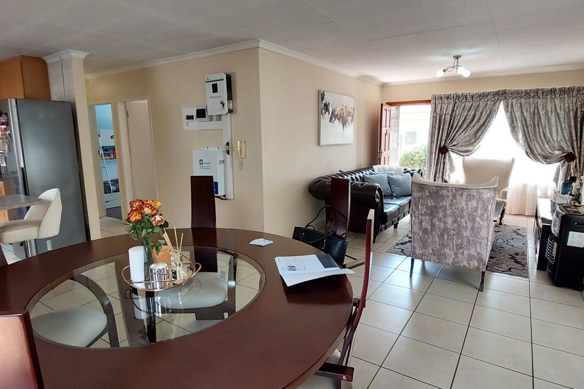 3-Bedroom Home in Secure Complex - Photo 3