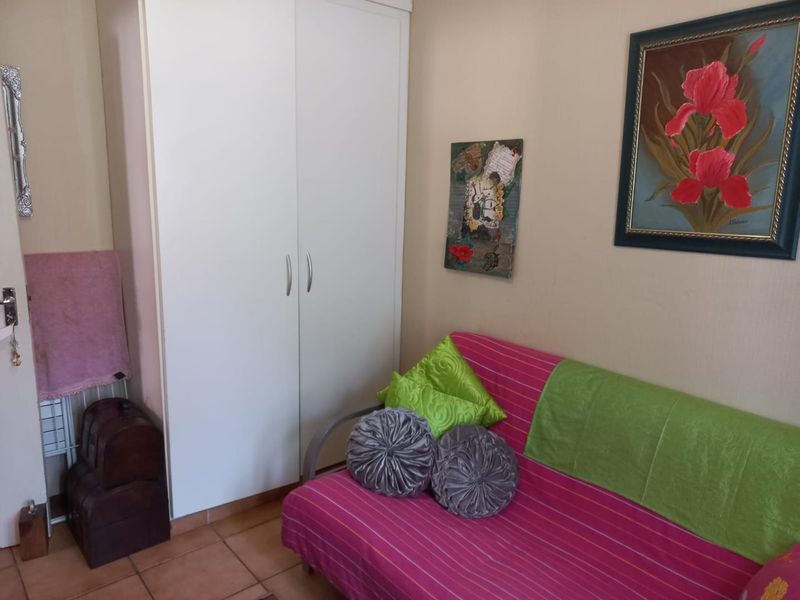 Available end July, 2 bedroom groundfloor, only 8 units in complex - Photo 5